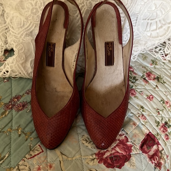 Snake skin pumps - Picture 2 of 7